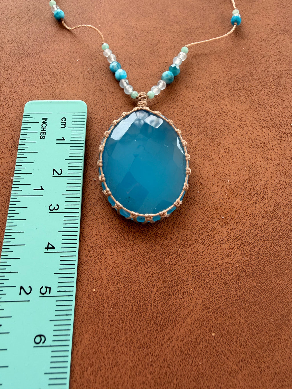 Noor – Collier en Calcédoine Bleue