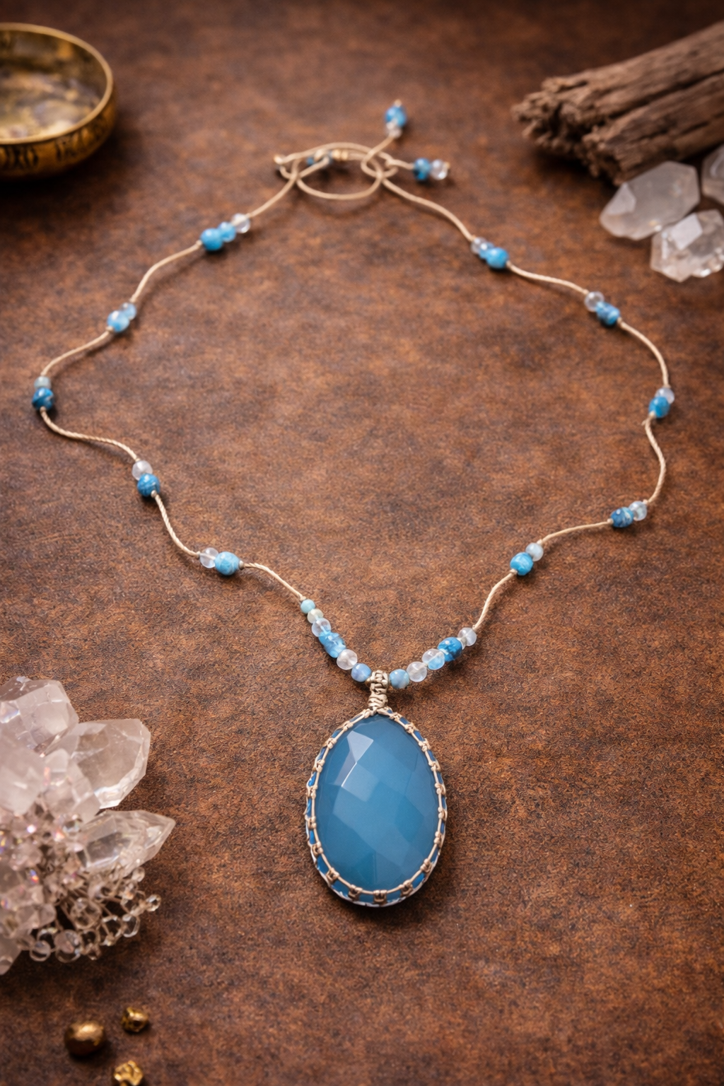 Noor – Collier en Calcédoine Bleue