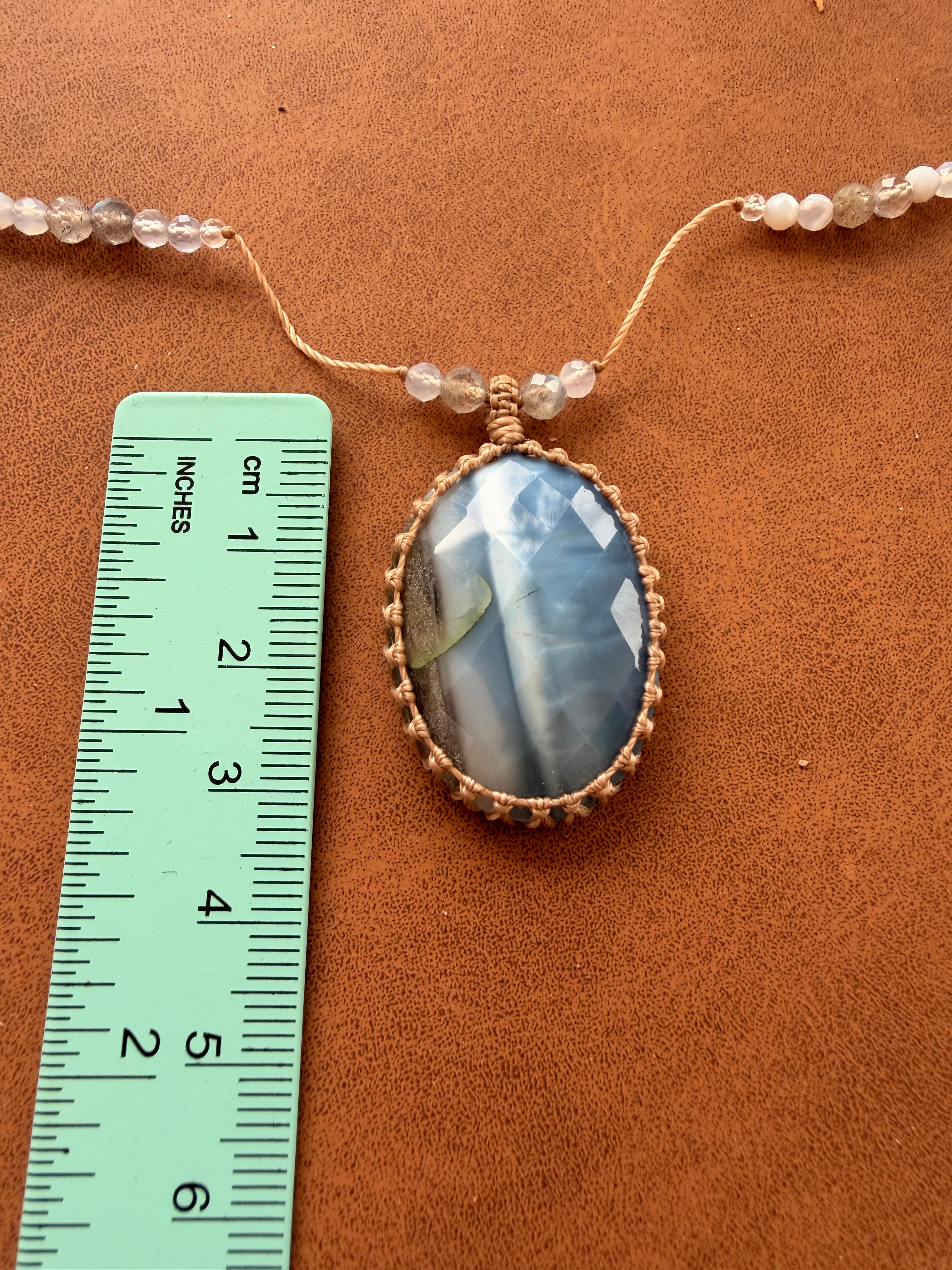 Noor – Collier en Opale Bleue Owyhee Naturelle